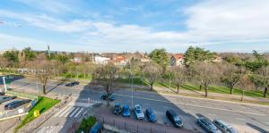 Pohľad z vtáčej perspektívy na ubytovanie T2 de standing climatisé avec parking privé, Tram T2 T5, Hôpitaux est
