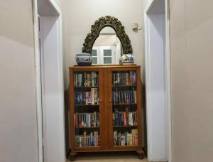 Perpustakaan di apartemen