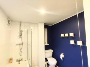 Vonios kambarys apgyvendinimo įstaigoje Citylife Apartment