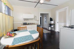 a kitchen and dining room with a table and chairs at The Wadsworth Suite A2 in Hartford