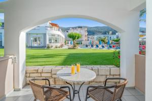 Nespecifikovaný výhled na hory nebo výhled na hory při pohledu z hotelu