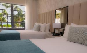 Ένα ή περισσότερα κρεβάτια σε δωμάτιο στο Avalon Hotel