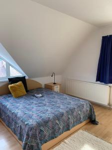 A bed or beds in a room at Lilium Villa Hévíz