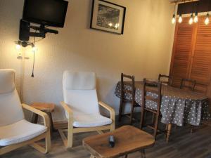 a room with a table and chairs and a television at Appartement La Clusaz, 2 pièces, 6 personnes - FR-1-459-83 in La Clusaz