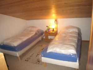 Tempat tidur dalam kamar di Appartement La Clusaz, 5 pièces, 6 personnes - FR-1-459-57