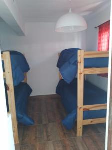 Una cama o camas cuchetas en una habitación  de Departamentos Patico