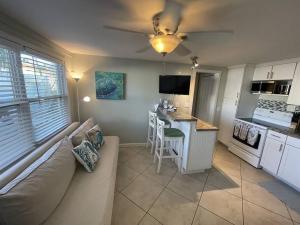Η κουζίνα ή μικρή κουζίνα στο The StarFish Bungalow 1B/1B +17 φωτογραφίες