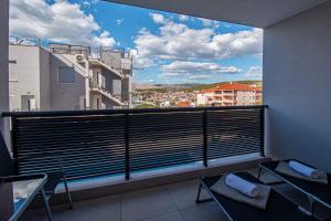 Balkón nebo terasa v ubytování Luxury apartment with swimming pool Ana