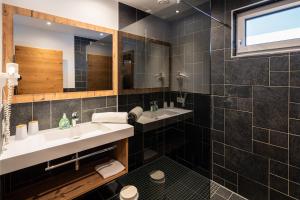 A bathroom at Luxapart Haus 2