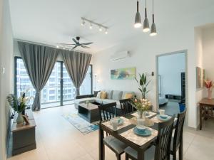 Χώρος καθιστικού στο Atlantis Residences Melaka by BetaStay