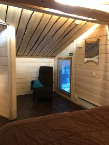 TV a/nebo společenská místnost v ubytování Loma-asunto Kaarna, Kalajärvi