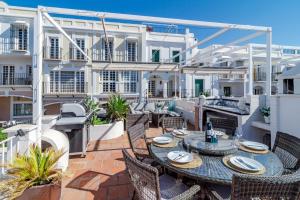 Zdjęcie z galerii obiektu Peaceful Modern 2 bedroom apartment in Aloha Pueblo With View over The Pool w Marbelli