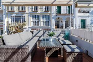 Zdjęcie z galerii obiektu Peaceful Modern 2 bedroom apartment in Aloha Pueblo With View over The Pool w Marbelli