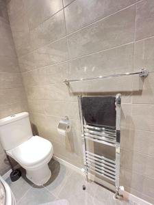 New Studio Apt Central》Private》 Free Parking》WiFi的一间浴室