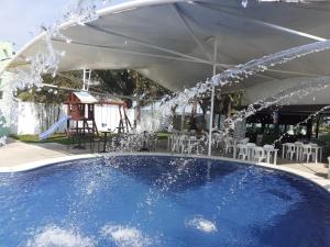 Bazén v ubytování Hotel La Estrella Polar nebo v jeho okolí