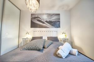 Posteľ alebo postele v izbe v ubytovaní VisitZakopane - Jasny Apartment