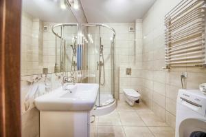 Kúpeľňa v ubytovaní VisitZakopane - Jasny Apartment + 18 fotografií