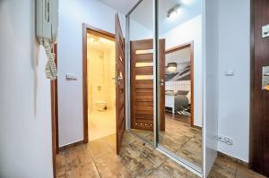Posteľ alebo postele v izbe v ubytovaní VisitZakopane - Jasny Apartment