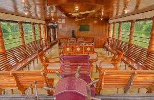 Grand Villa Houseboat的休息区