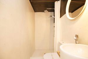 Kúpeľňa v ubytovaní Apartamento Tr Auriga en el Barri Vell Girona