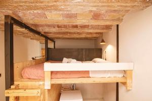 Posteľ alebo postele v izbe v ubytovaní Apartamento Tr Auriga en el Barri Vell Girona