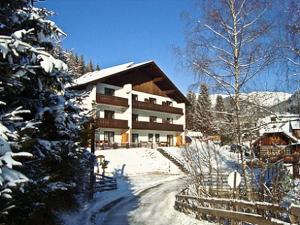 un gran edificio en la nieve con árboles nevados en Haus Bergblick, en Bad Kleinkirchheim