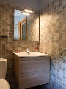 a bathroom with a sink and a mirror at Casa Rural Aranaratxe in Aranarache +9 photos