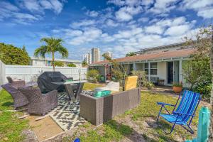 a backyard with chairs and a table and a fence at Tropical Retreat ** 2 BR ** Singer Island in West Palm Beach