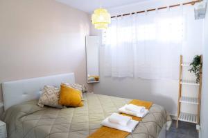 Postel nebo postele na pokoji v ubytování La Mar de Bello, cozy apartment!