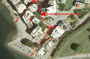 a map of a parking lot with red arrows at Kalafatis Downtown Apartment in Itea