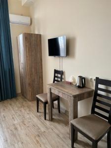 TV a/nebo společenská místnost v ubytování Glendale Boutique Hotel