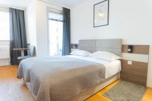 Postel nebo postele na pokoji v ubytování Hotel Triester