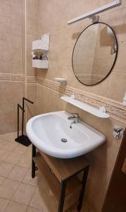 A bathroom at B&b Binario38