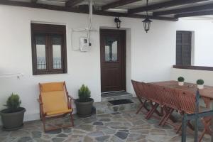 Malaki的住宿－Malakion Rustic Studio seaside view，相簿中的一張相片