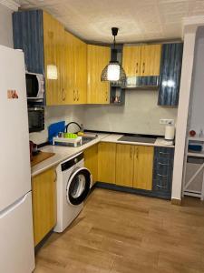 a kitchen with a washing machine and a refrigerator at Apartamento con vistas al mar in Puerto de Mazarrón