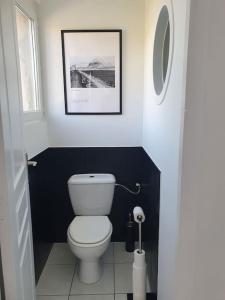 Koupelna v ubytování L'Abri Côtier, l'appart 60m2, 1 chb avec terrasse + 7 fotografií