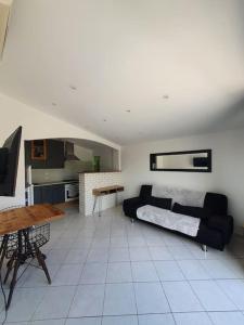 TV a/nebo společenská místnost v ubytování L'Abri Côtier, l'appart 60m2, 1 chb avec terrasse