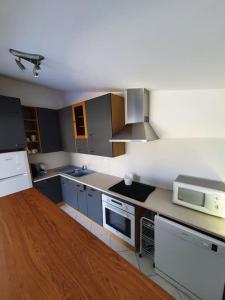 Kuchyň nebo kuchyňský kout v ubytování L'Abri Côtier, l'appart 60m2, 1 chb avec terrasse