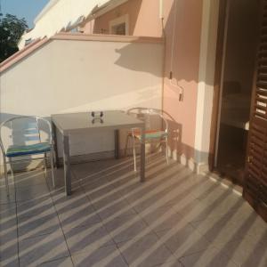 Balkón alebo terasa v ubytovaní Apartment in Privlaka with sea view, terrace, air conditioning, WiFi 3591-2