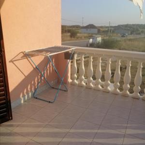 Balkón alebo terasa v ubytovaní Apartment in Privlaka with sea view, terrace, air conditioning, WiFi 3591-2