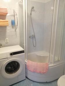 Bathroom sa Apartment in Privlaka with sea view, terrace, air conditioning, WiFi 3591-1