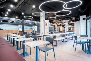 a row of tables and chairs in a cafeteria at NEW Stunning Rooftop Terrace Flat-Town Centre in Kent