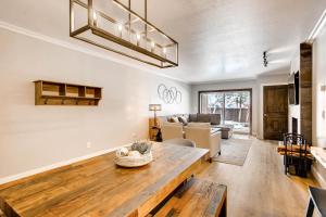 Χώρος καθιστικού στο PARK STATION 213 condo +25 φωτογραφίες