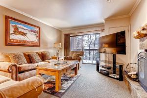 Гостиная зона в PARK STATION 236 condo