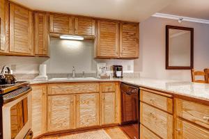 Кухня или мини-кухня в PARK STATION 236 condo
 +19 фотографий