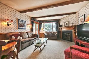 Μια τηλεόραση ή/και κέντρο ψυχαγωγίας στο SNOW FLOWER 062 condo +42 φωτογραφίες