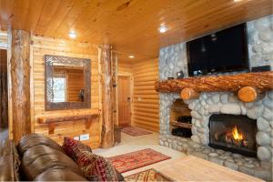 a living room with a fireplace in a log cabin at COMSTOCK 205 condo in Park City