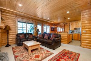 a living room with a leather couch and a table at COMSTOCK 205 condo in Park City