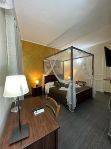 מיטה או מיטות בחדר ב-Etna Rooms