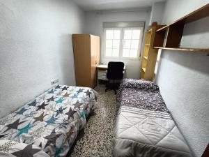 Fotografia z galérie ubytovania Apartamento 3 dormitorios frente a Hospital de Traumatología v destinácii Granada